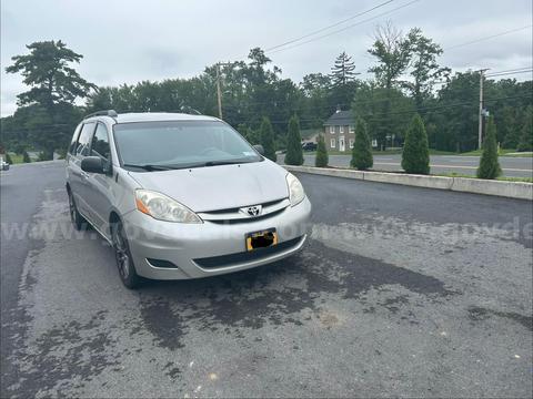 2009 Toyota Sienna CE - FWD