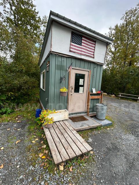Office Building - ~13.5&rsquo; x 9.25&rsquo; x 14&rsquo;