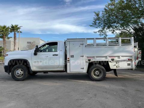 2020 CHEVROLET SILVERADO 3500HD UTILITY TRUCK W/ AIR COMPRESS AND LIFT GATE ATTA