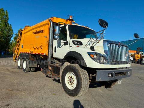 2020 International HV613 Packer