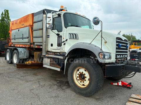 2014 Mack GU713 with EPOKE 4902 SALTER/SPREADER