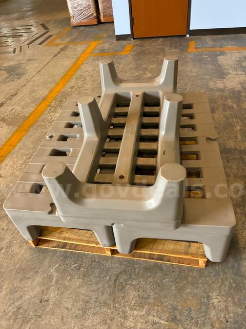 Food storage shelves, lot of 3