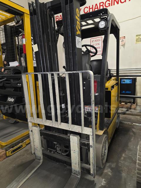 2021 Yale ER040VAN36TE082 Forklift with Battery Charger