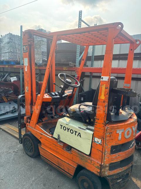 TOYOTA FORK LIFT TRUCK