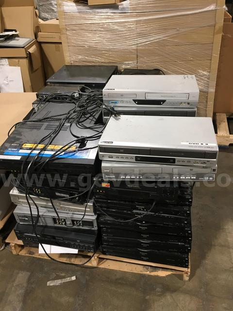 MIXED PALLET OF DVD , VHS,VCR PLAYERES