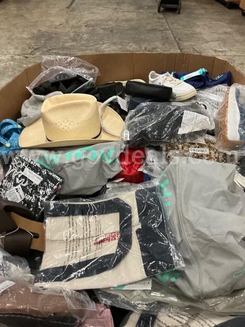 Apparel: Manually Sorted "Shoes, Handbags and Totes" (AUG26-1354X)