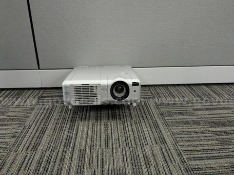 Lot of 1 NEC MT1075 Projector