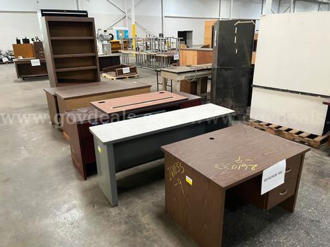 Lot of bookcases and desk