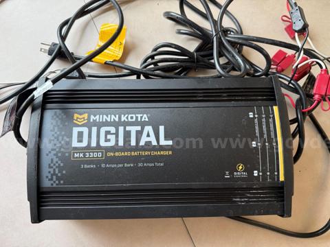 MINN KOTA DIGITAL MK 330D ON-BOARD MARINE BATTERY CHARGER