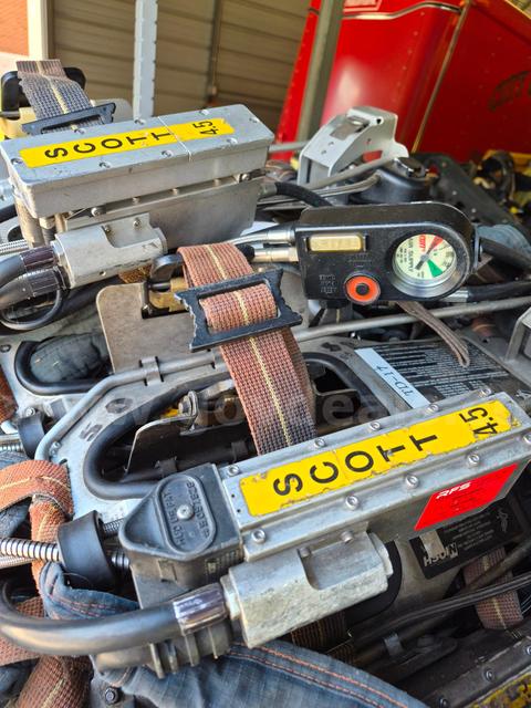 Scott Air-Pak (Lot#1) w/21 units