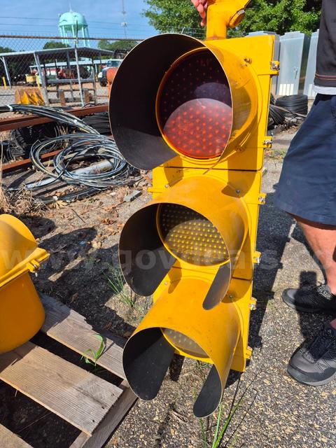 Traffic Signal Lights 12"-(group of 4) Lot #1