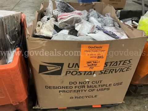 Apparel: Manually Sorted "Shoes, Handbags and Totes" (OCT26-0012X)