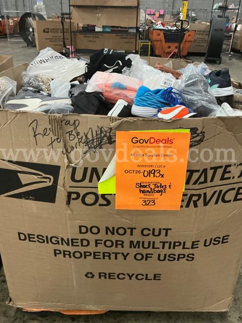 Apparel: Manually Sorted "Shoes, Handbags and Totes" (OCT26-0193X)