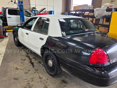 2011 Ford Crown Victoria **LOW MILAGE**