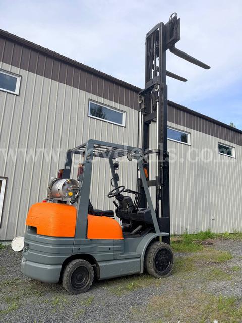 2002 TOYOTA FORKLIFT TRUCK MODEL 52-6FGCU30