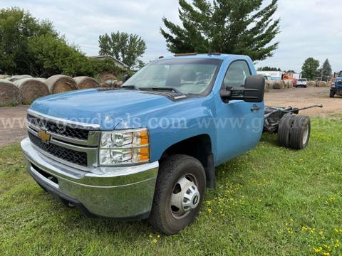 2014 Chevrolet Silverado 3500 HD 4x4 Cab & Chassis Dually