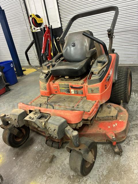 Kubota ZD323 60 inch zero turn mower