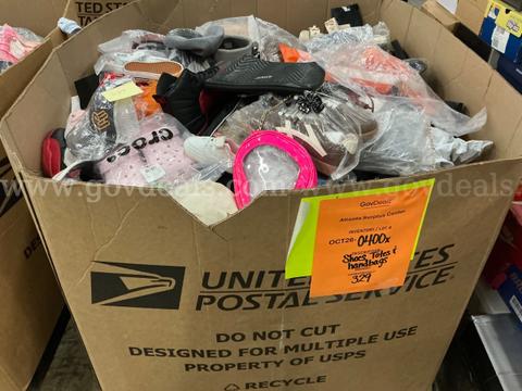 Apparel: Manually Sorted "Shoes, Handbags and Totes" (OCT26-0400X)