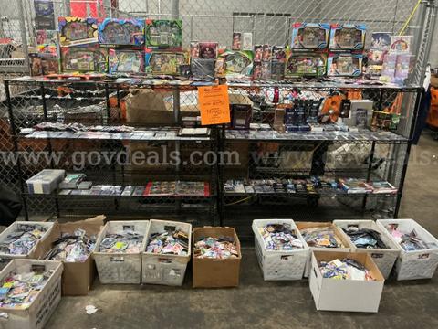 Collectibles: "Trading Cards" (OCT26-H050)