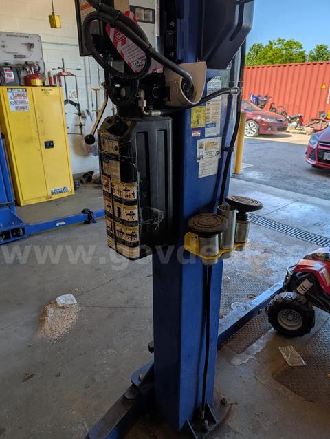 Vehicle Hoist