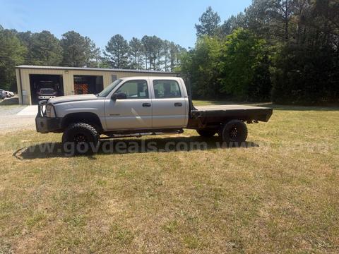 2005 Chevrolet Silverado 2500HD Work Truck Crew Cab Short Bed 4WD
