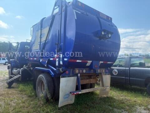 2011 International 7500 Garbage Truck