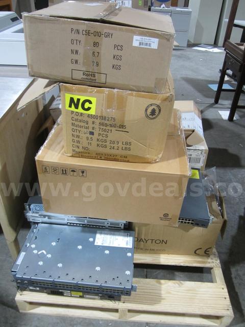 CISCO SWITCHES AND CABLES  LOT 474