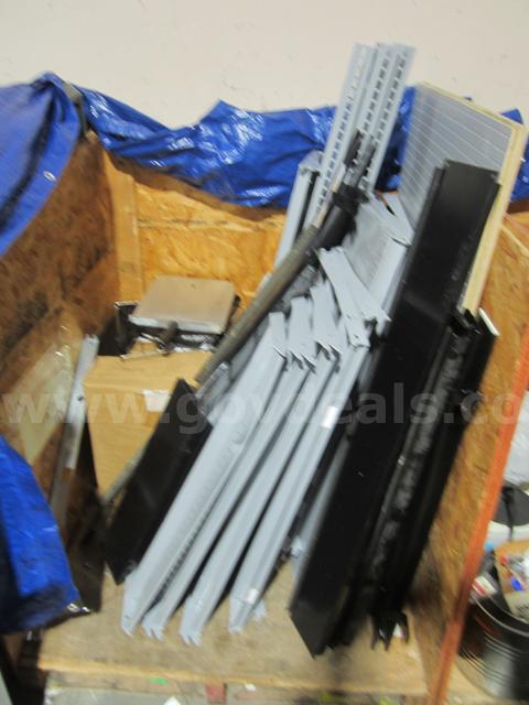 METAL SHELVING LOT 492