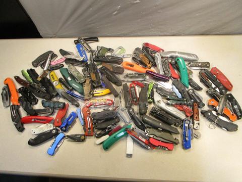 22 lbs Knives & Multi-tools (FS)