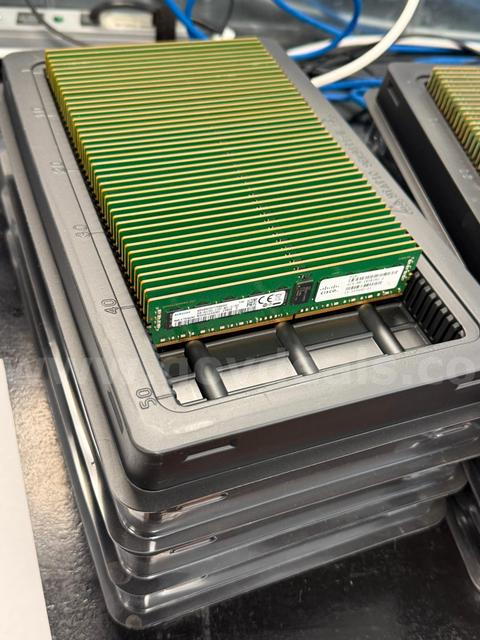 192x Cisco UCS-MR-1X081RU-G 8GB DDR4-2133 ECC Registered RDIMM Samsung M393A1G40DB0