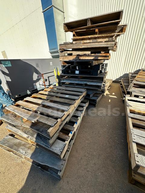 WOODEN PALLETS
