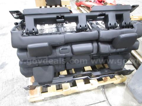 2 Vehicle Seats (E)