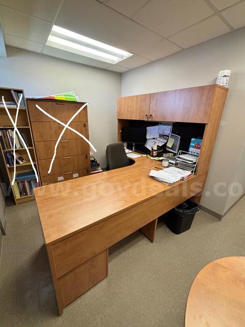 L shapped desk with hutch