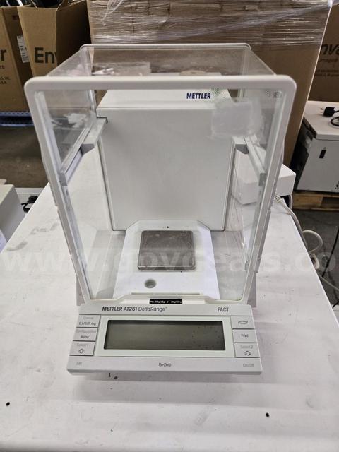 METTLER AT261 DELTARANGE ANALYTICAL BALANCE COSMETIC DAMAGE SEE DESCRIPTION