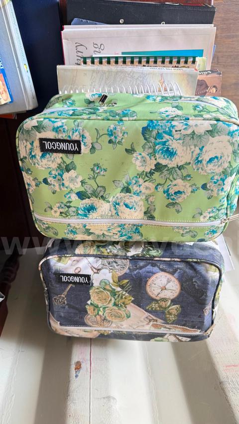 Art pens in fabric cases (2)