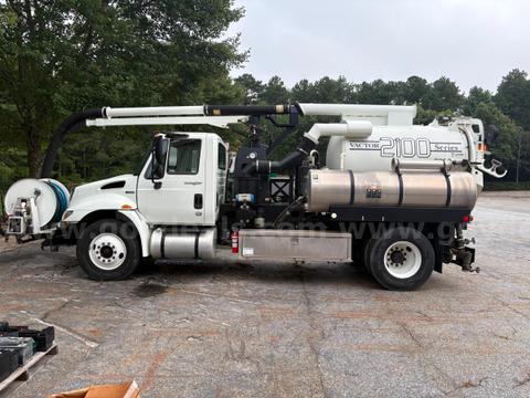 2013 International Durastar 4300 with Vactor 2100 Series Jet Vac