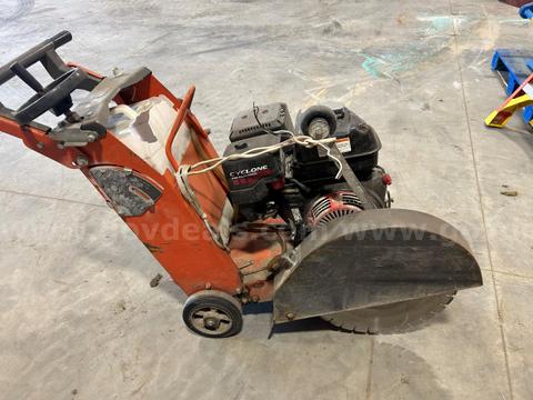 Pavement saw