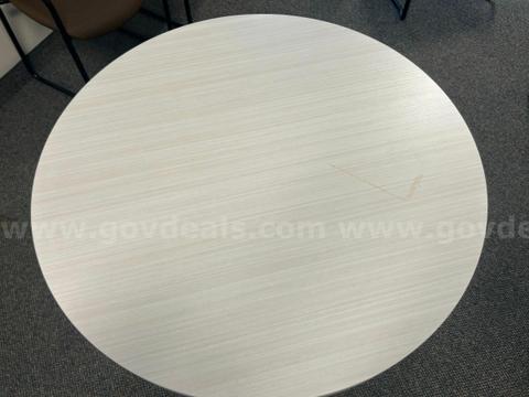 36" Round Table – Laminate Top with Chrome Base