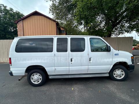 2009 FORD E-350  (Unit 681)