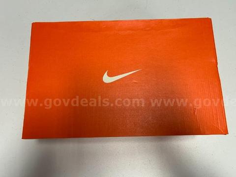 Lot of 1, Nike Free Trainer 7.0 Mid GTX, Black in color. Size: 9.5