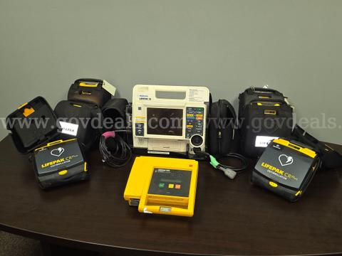 1 LifePak-12 with Defib cable and 4 Lead cable, NO Batteries for the LP-12, 6 CR