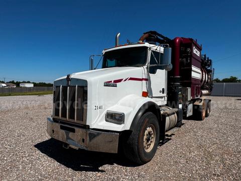 2014 Guzzler CL on 2014 Kenworth T880 6x4 Vacuum Truck