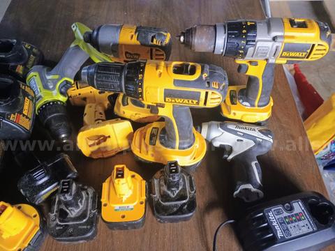 Mixed DeWalt Makita Ryobi Cordless Drill Lot w/ Batteries & Chargers β Untested