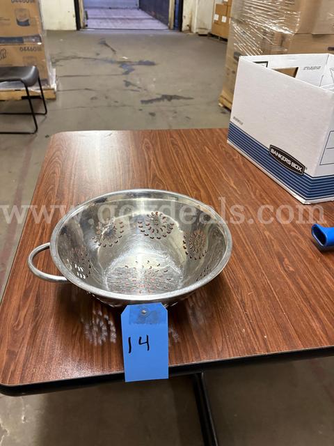 STAINLESS STEEL COLLANDER 11 1/4"