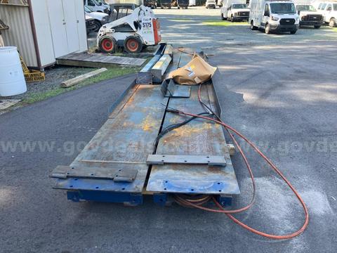 Rotary 27,000 Pound Capacity Lift
