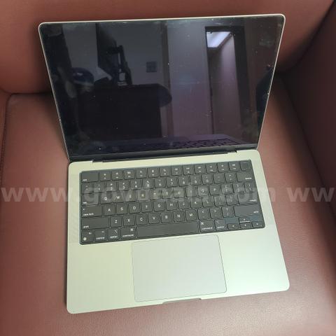 1 Apple Laptop