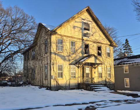 Single Family House in CANTON, IL