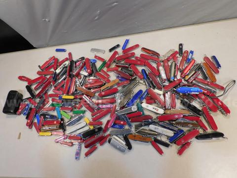 23 lbs Knives & Multi-tools (FS)