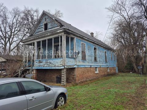 Single Family House in CAIRO, IL