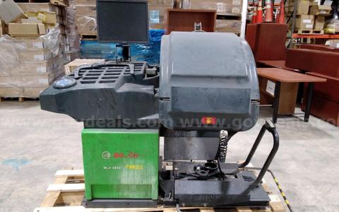 BOSCH WBE 4510 wheel balancer